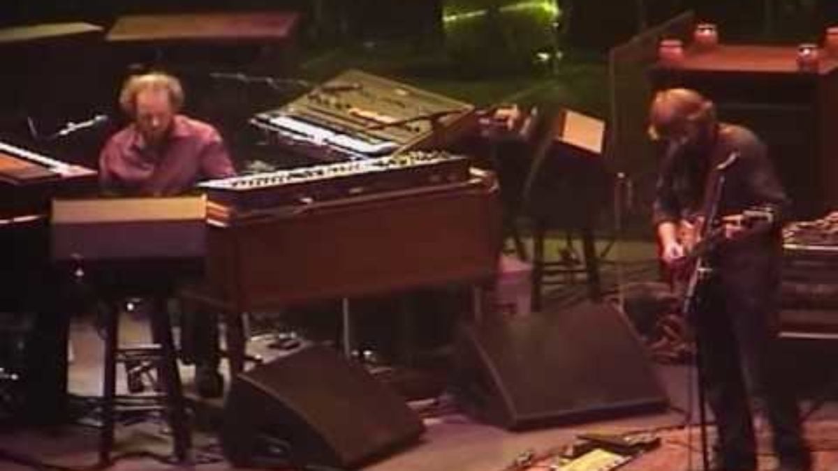 Phish - 12.28.03 - Llama