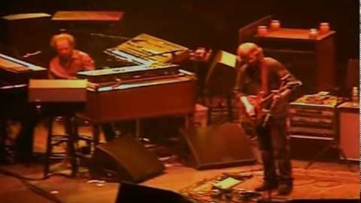 Phish - 12.28.03 - Theme From the Bottom