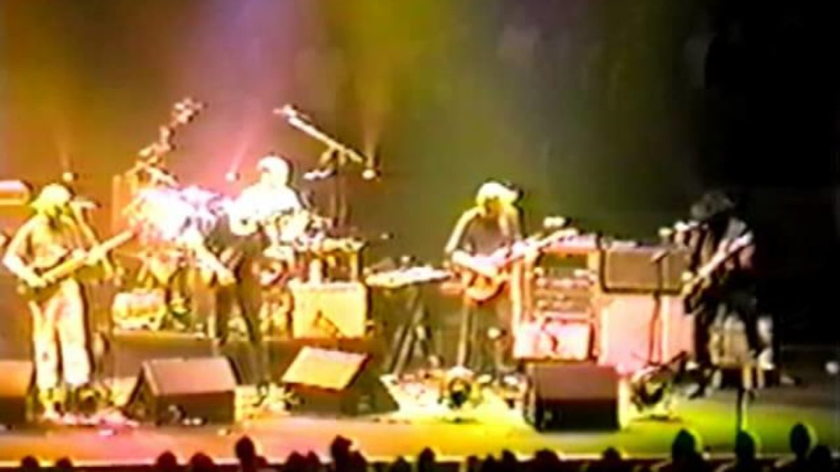 Phish - Funky Bitch - 1999-10-03 - Allstate Arena, Rosemont, IL