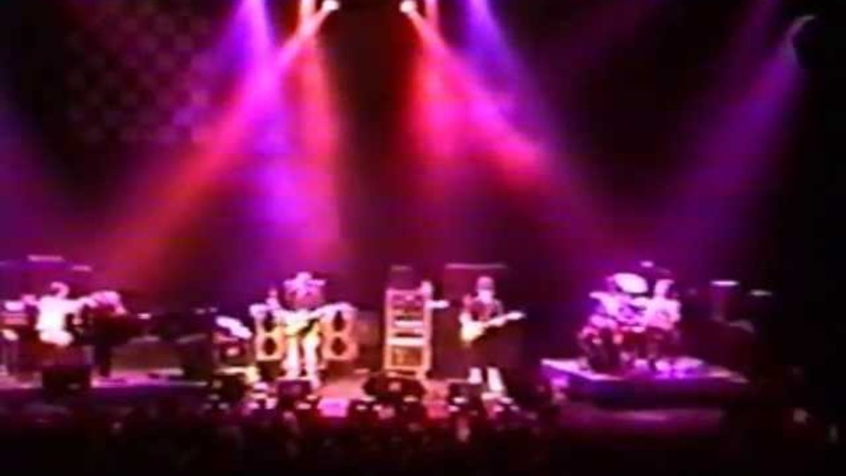 Phish - Makisupa Policeman - 11/30/95 - Dayton, OH