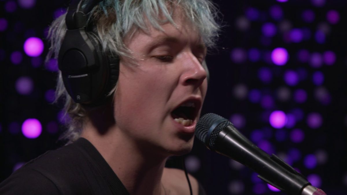 Pond - Paint Me Silver (Live on KEXP)