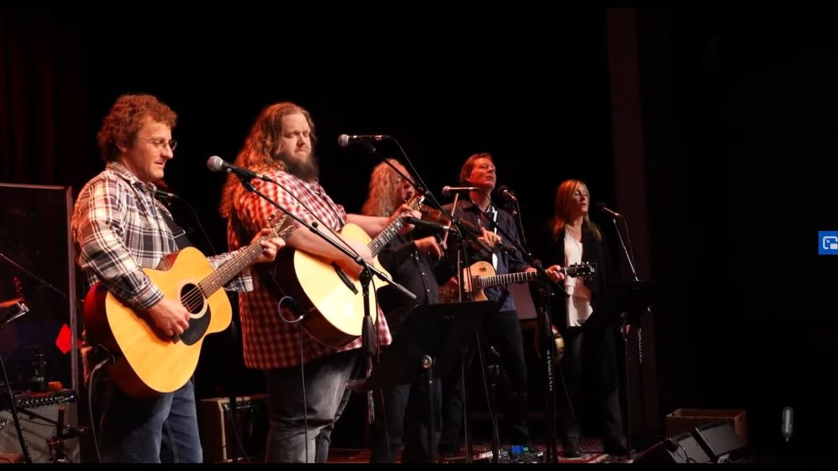 Railroad Earth / Matt Andersen - Helpless (Live on eTown)