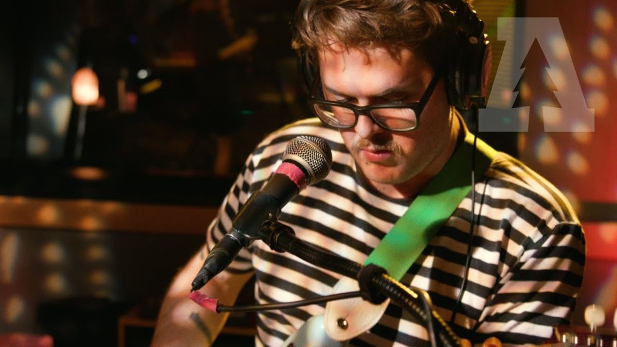 *repeat repeat - Everybody's Falling In Love | Audiotree Live
