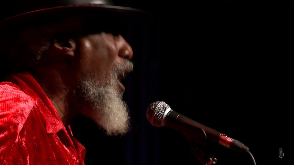 Robert Finley - Snake In My Grass (eTown webisode #1286)