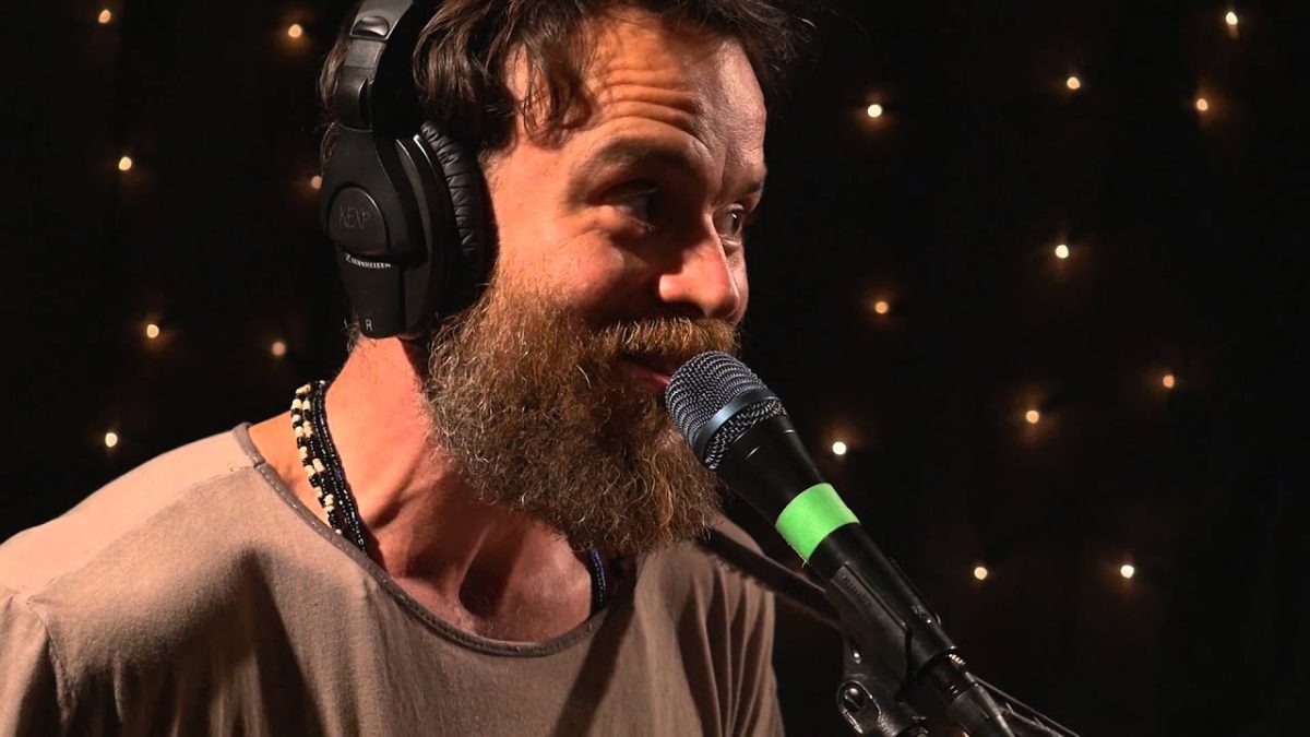 Rodrigo Amarante - Hourglass (Live on KEXP)