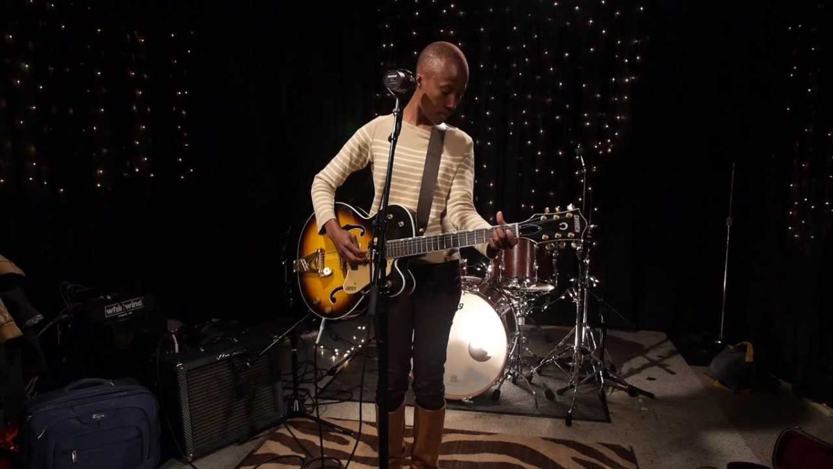 Rokia Traoré - Kèlè Mandi Live on KEXP