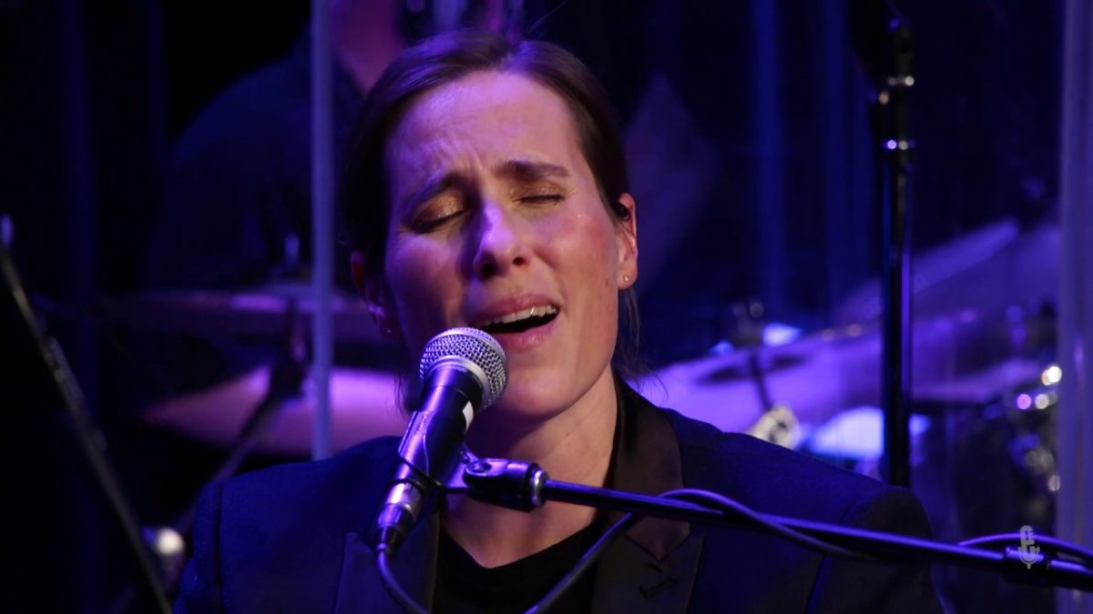 Rose Cousins - The Benefits Of Being Alone (Live on eTown)