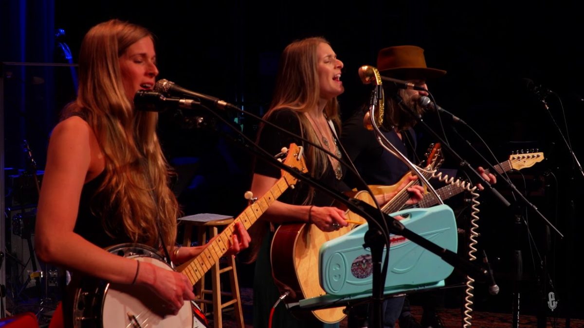 Shook Twins - Talkie Walkie (Live on eTown)