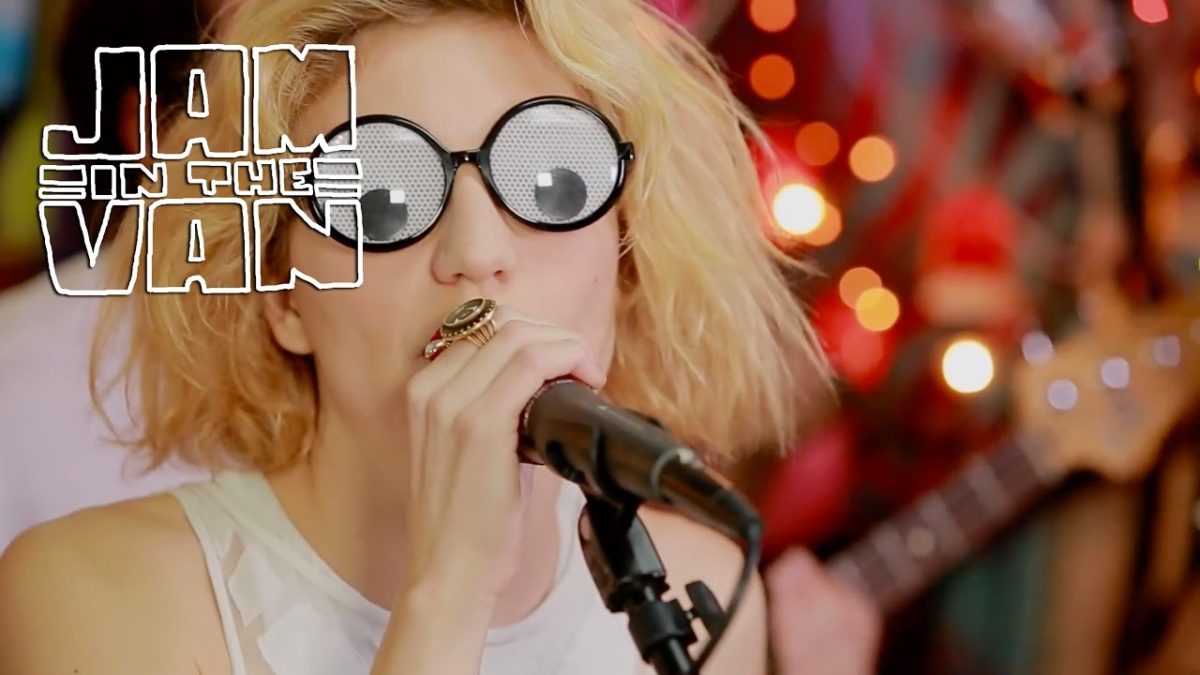 SUMEAU - "Diggin’ Out" (Live at JITV HQ in Los Angeles, CA 2017) #JAMINTHEVAN
