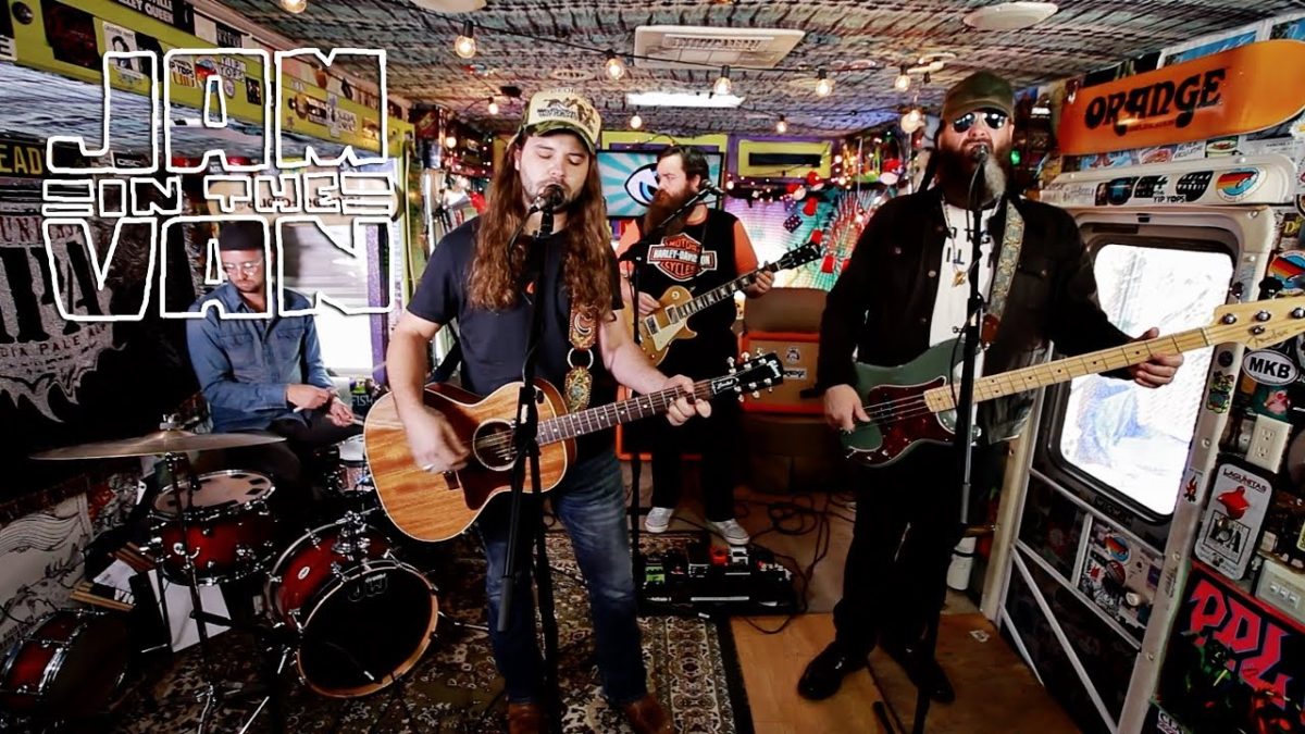 BRENT COBB - "Diggin' Holes" (Live at JITV HQ in Los Angeles, CA 2017) #JAMINTHEVAN
