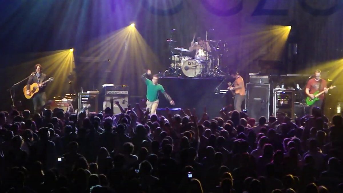 WEEZER : Hot For Teacher into Pork & Beans : {720p HD} : Renaissance Coliseum : Peoria, IL : 9/25/10