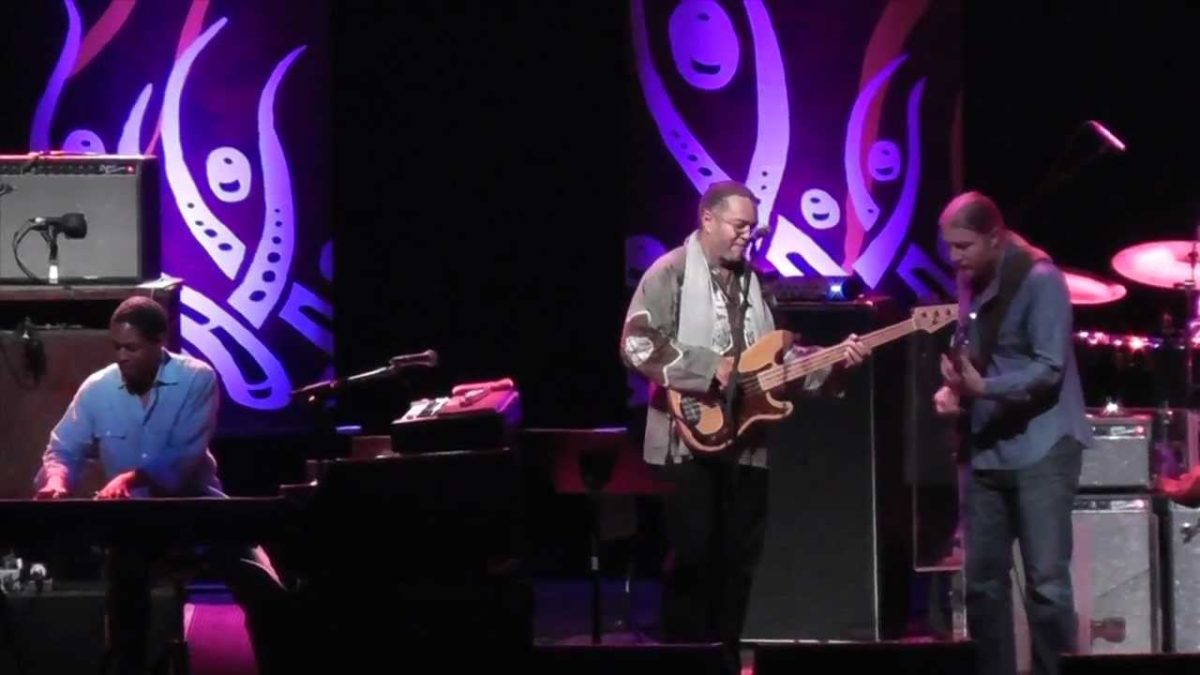 Tedeschi Trucks Band - Ain't No Use (Solo)