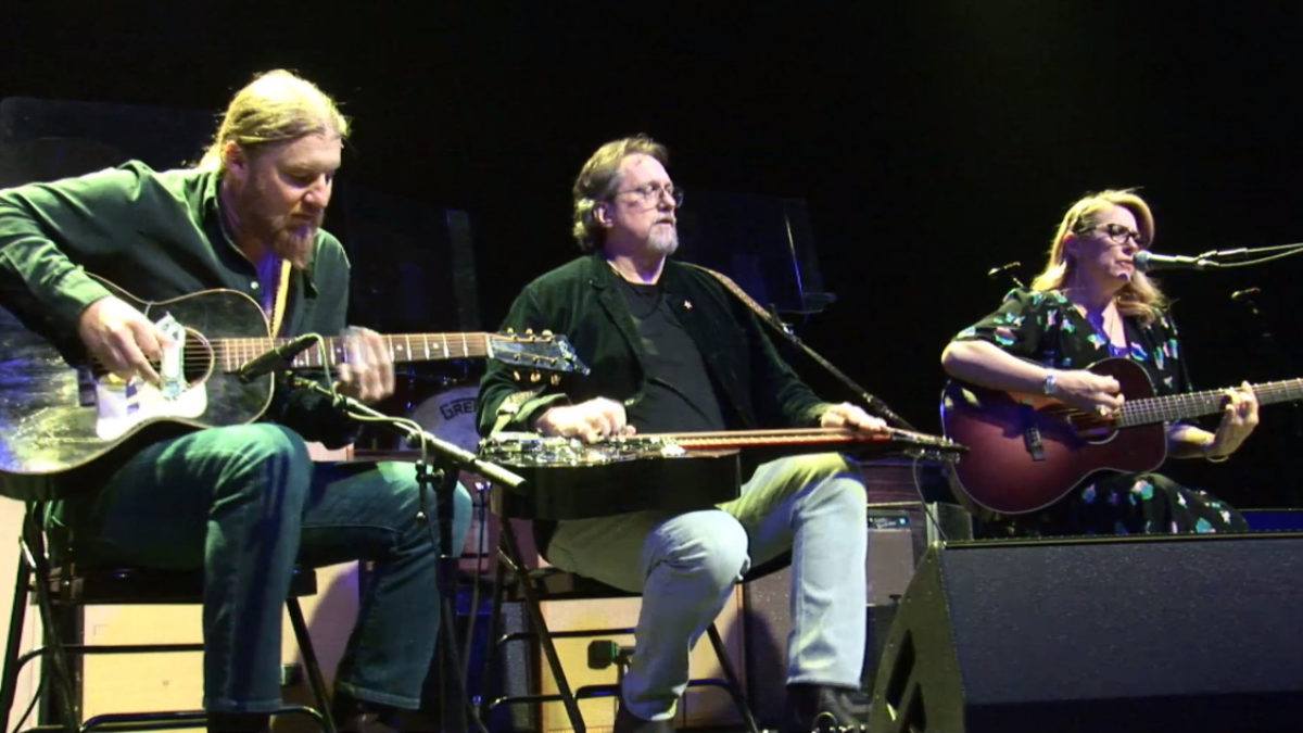 Jerry Douglas Joins Tedeschi Trucks Band At The Ryman