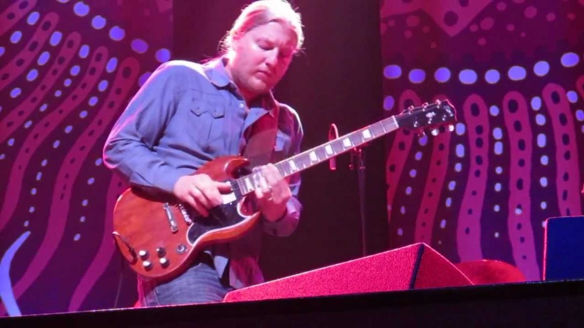 Tedeschi Trucks Band - "Midnight In Harlem" (Solo)