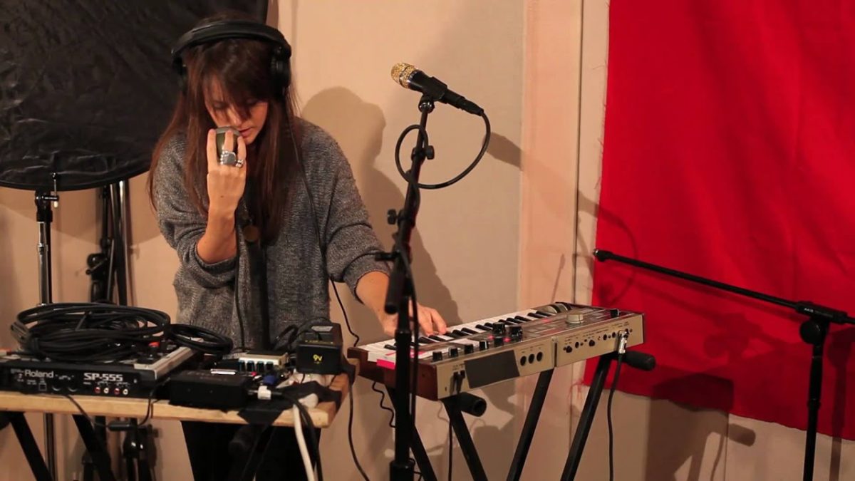The Hundred In The Hands - Commotion (Live on KEXP)