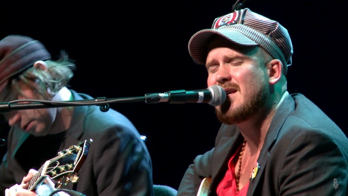 The Pines - Where Something Wild Still Grows (eTown webisode #1070 )