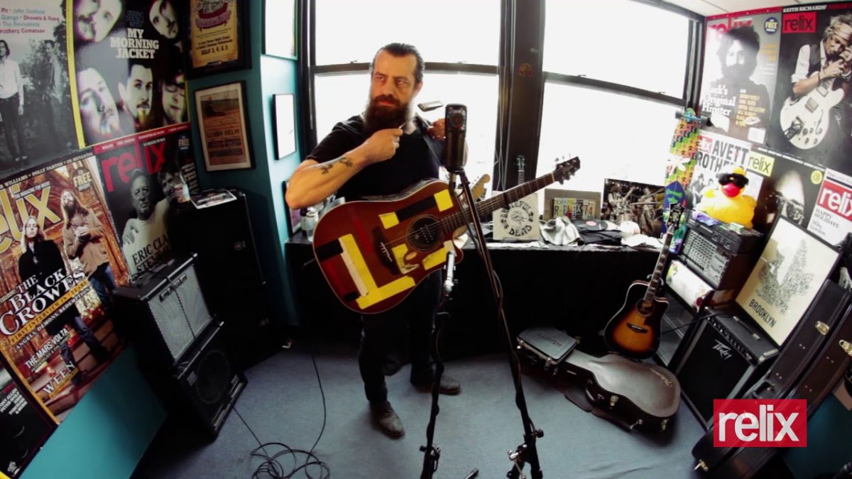 "The Very First Snow" | Sean Rowe | 04/19/17 | Relix Studio Sessions