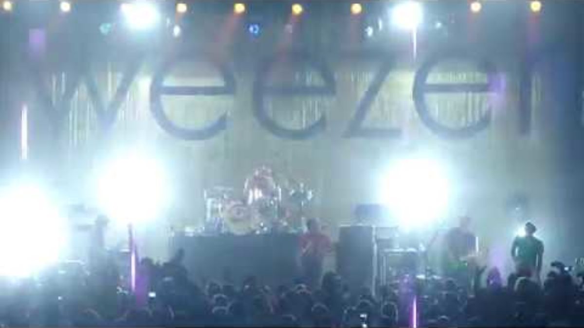WEEZER : I Want You To into Buddy Holly : {720p HD} : Renaissance Coliseum : Peoria, IL : 9/25/2010