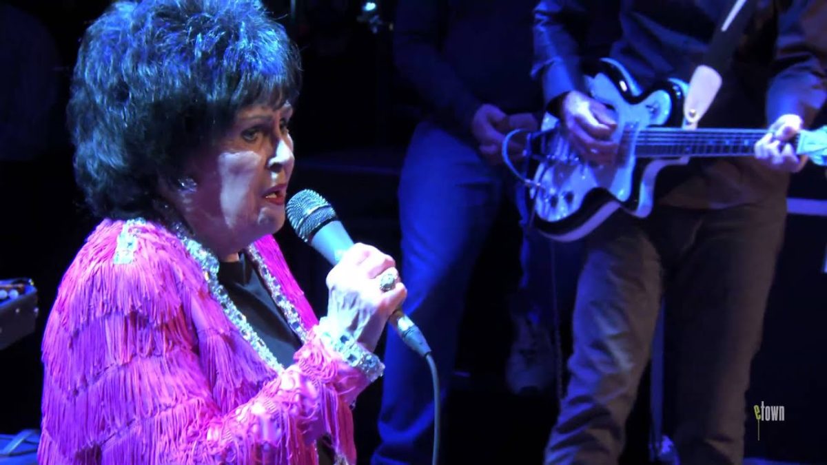Wanda Jackson - "Right Or Wrong" (eTown webisode #546)