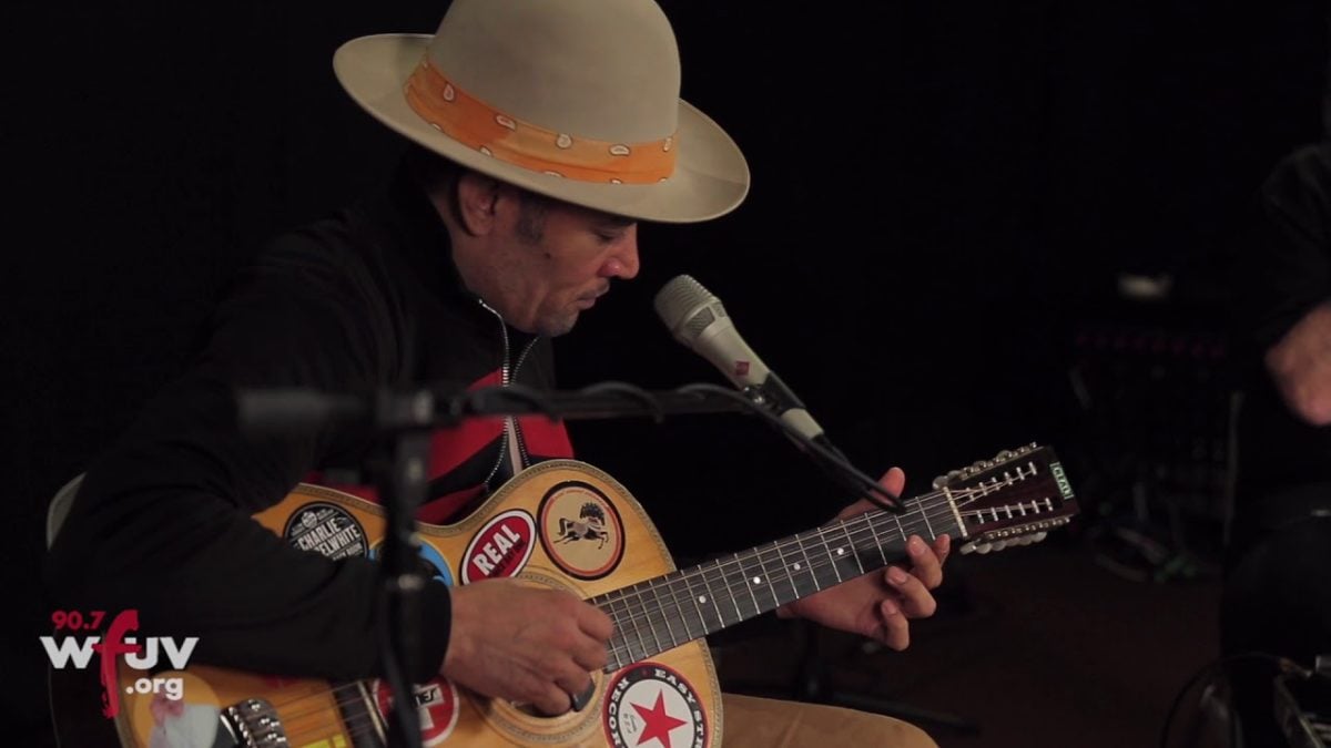 Ben Harper and Charlie Musselwhite - "Trust You To Dig My Grave" (Live at WFUV)