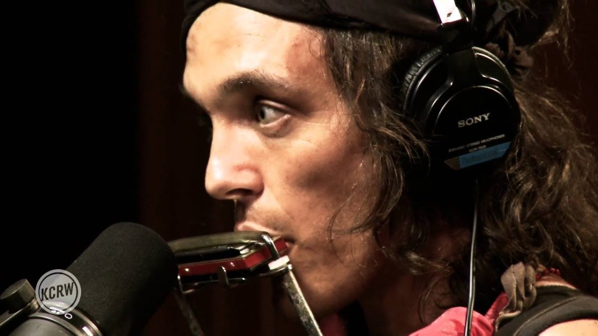 Aaron Embry performing "Moon of the Daylit Sky" Live on KCRW