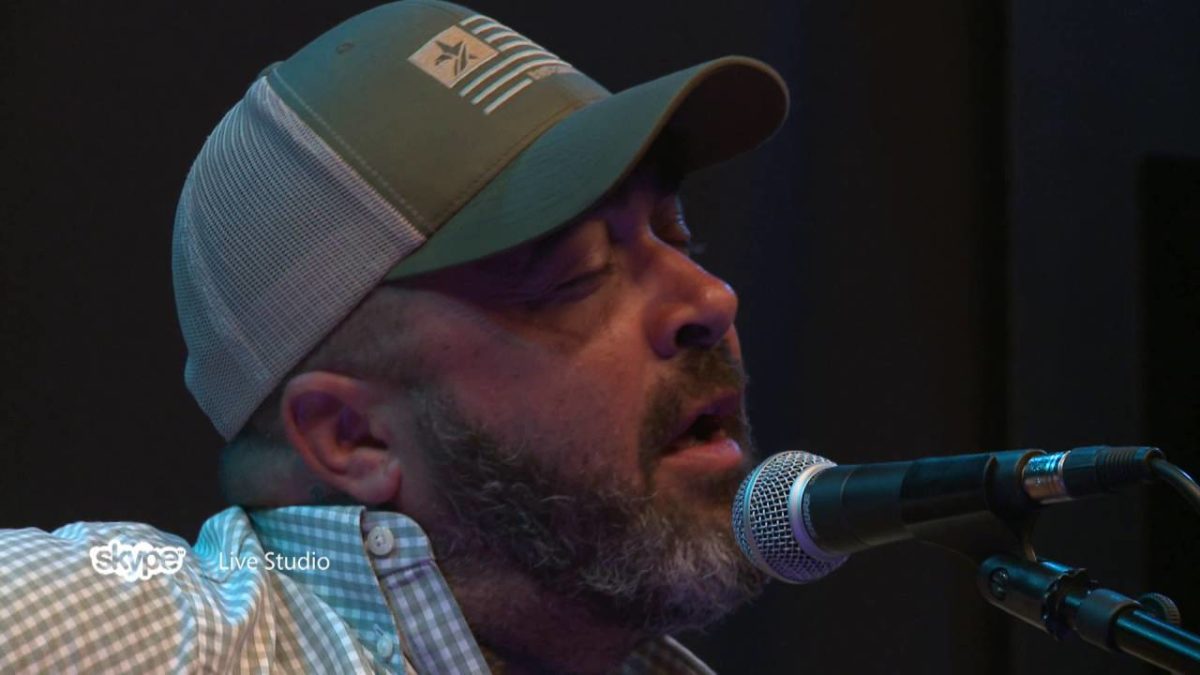 Aaron Lewis - That Ain't Country (98.7 THE BULL)