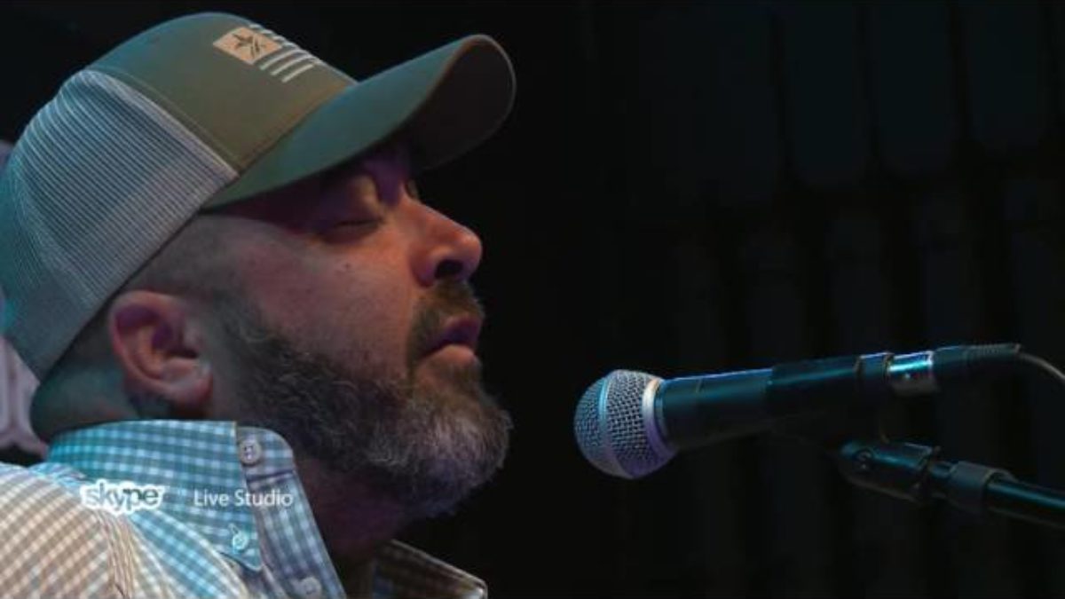 Aaron Lewis - Whiskey and You (98.7 THE BULL)