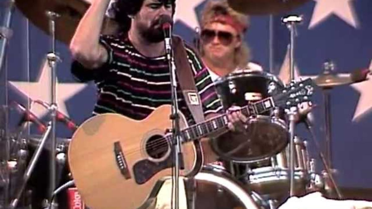 Alabama - Roll On (Eighteen Wheeler) (Live at Farm Aid 1986)
