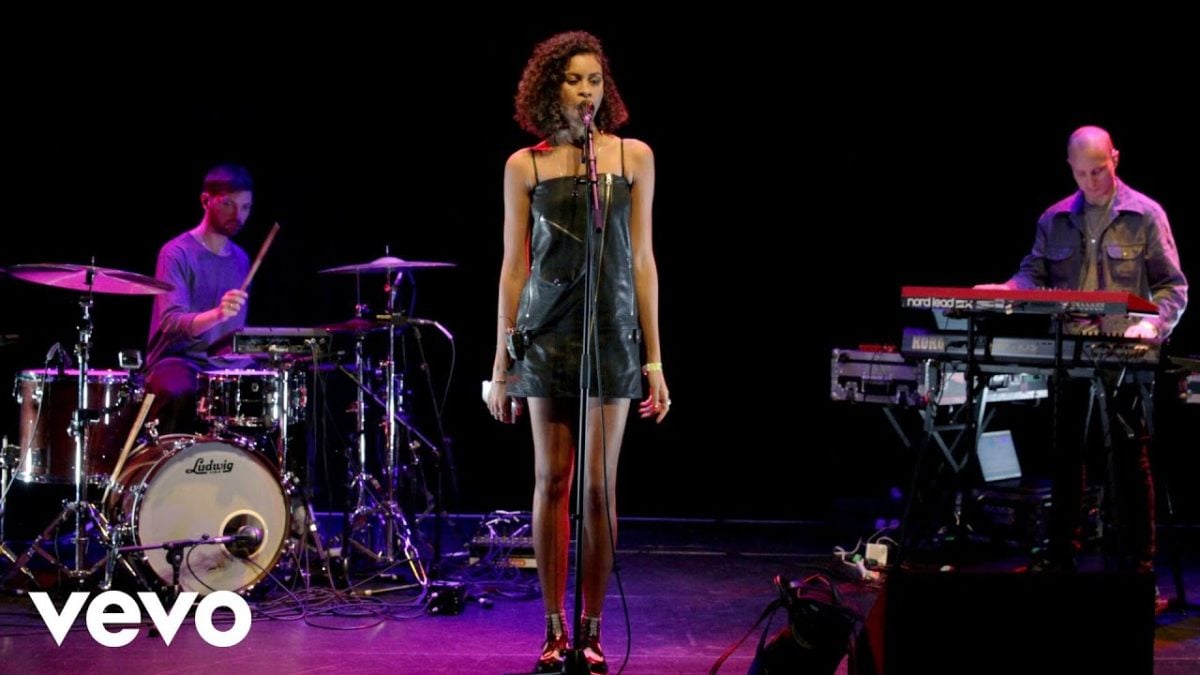 AlunaGeorge - Company (Justin Bieber cover in the Live Lounge)