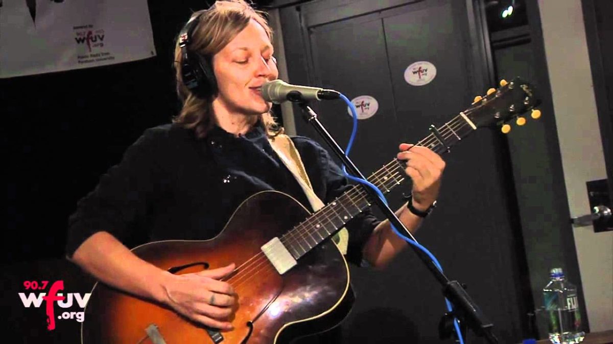 Amy Cook - "Hello Bunny" (Live at WFUV)