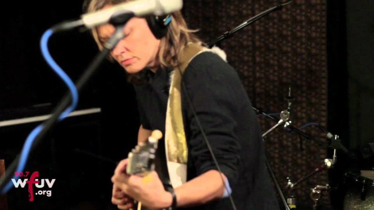 Amy Cook - "Summer Skin" (Live at WFUV)