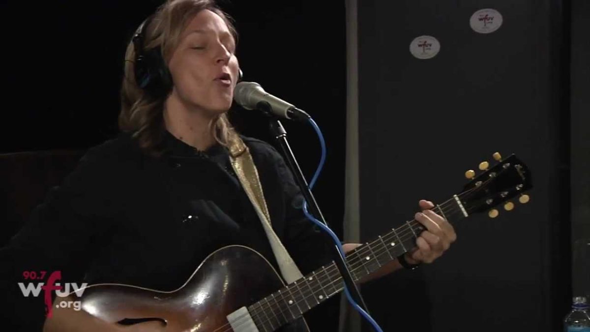 Amy Cook - "Waiting for the World to End" (Live at WFUV)
