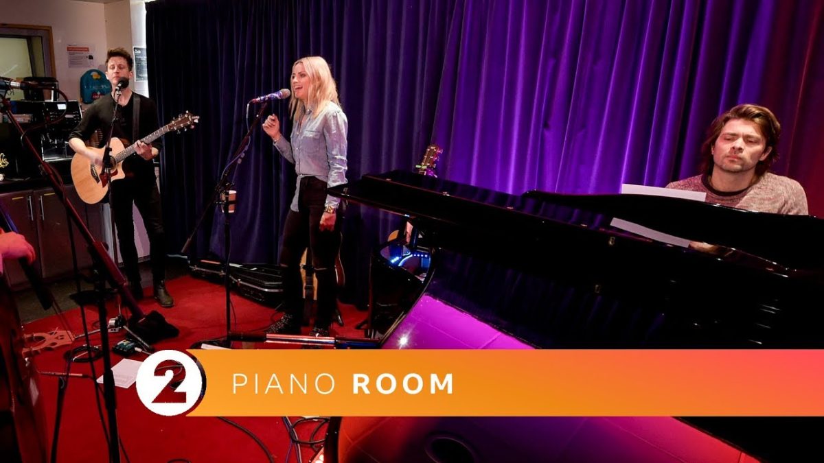 Amy Macdonald - Woman Of The World (Radio 2 Piano Room)