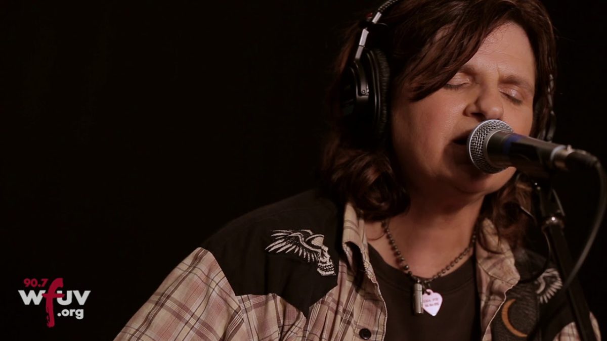 Amy Ray - "Fine with The Dark" (Live at WFUV)