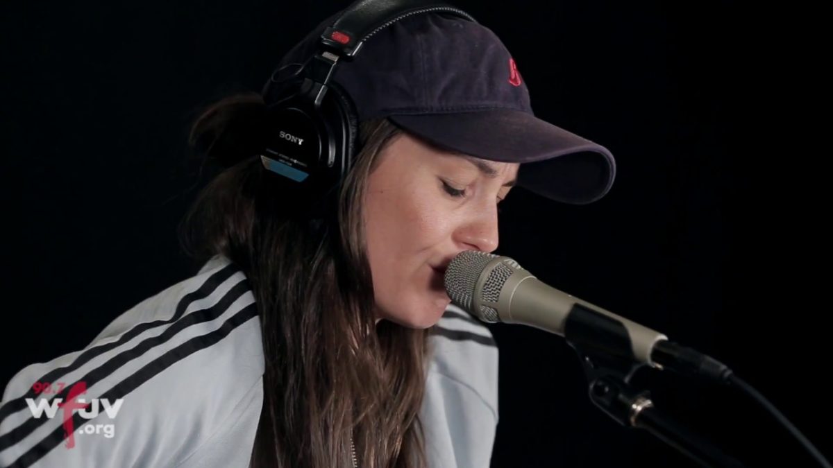 Amy Shark - "Adore" (Live at WFUV)