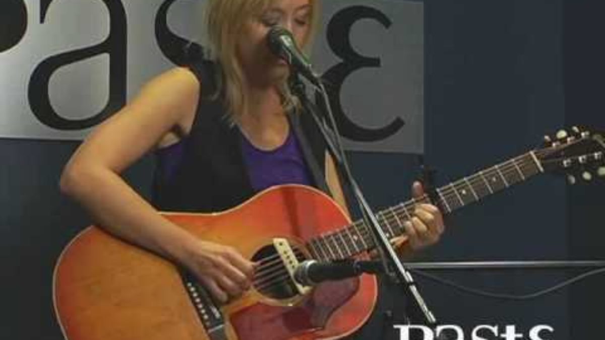 Anya Marina "Not A Through Street" live at Paste