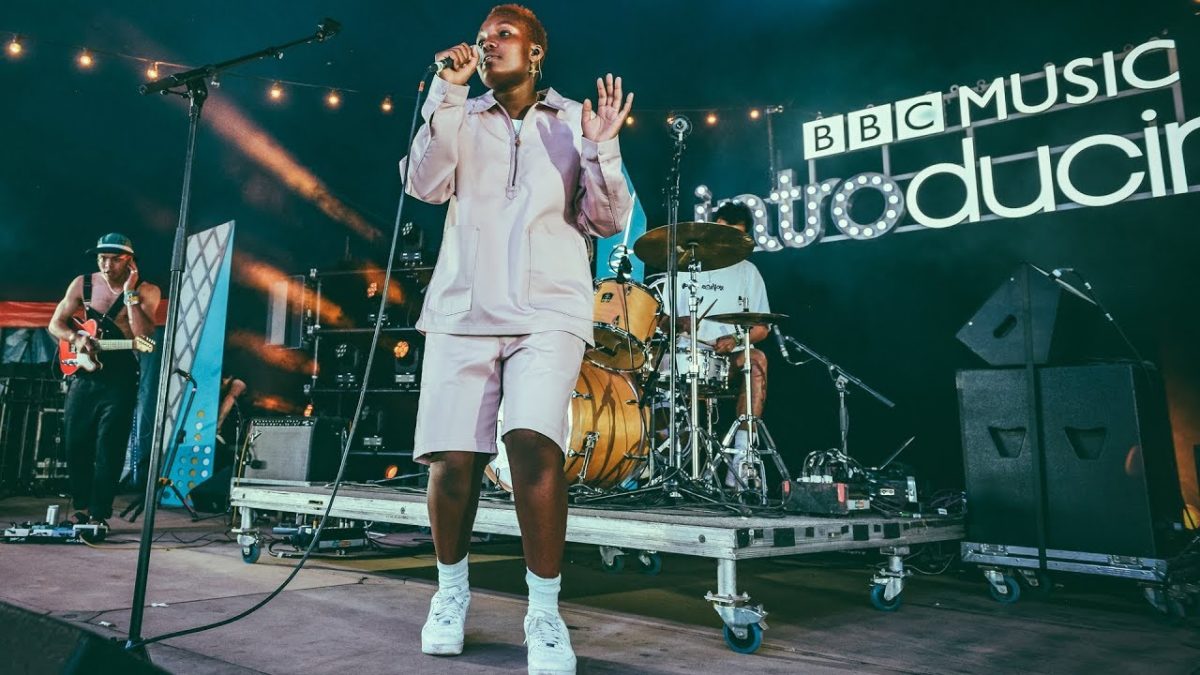 Arlo Parks - Super Sad Generation (Glastonbury 2019)