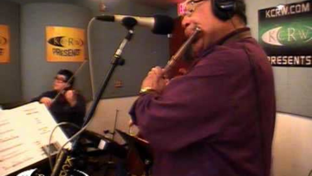 Arthur Verocai performing "Sylvia" on KCRW