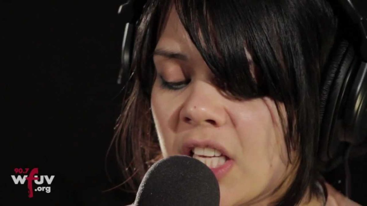 Bat for Lashes - "Lilies" (Live at WFUV)