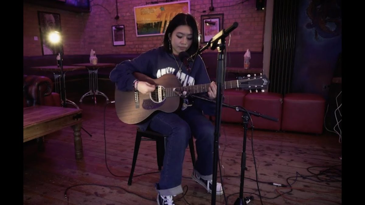 Beabadoobee - She Plays Bass (BBC Music Introducing session)