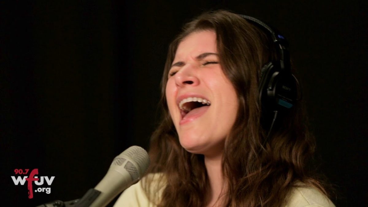 Best Coast - "Everything Has Changed" (Live at WFUV)