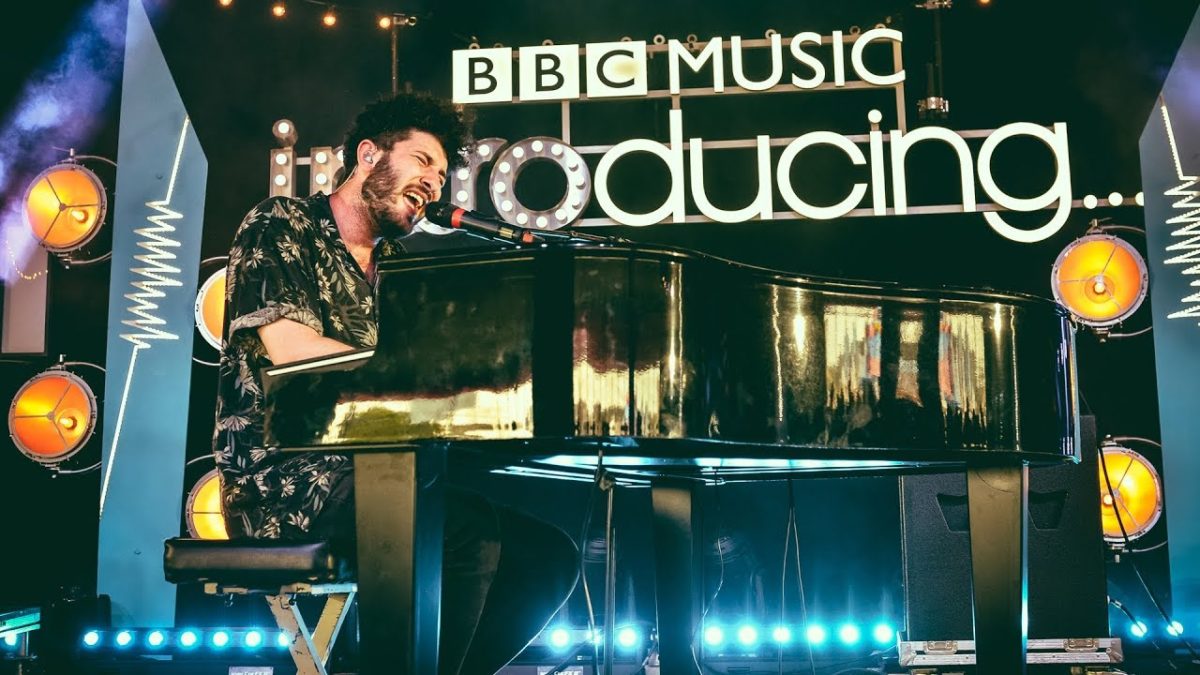 Billy Lockett - Fading Into Grey (Glastonbury 2019)