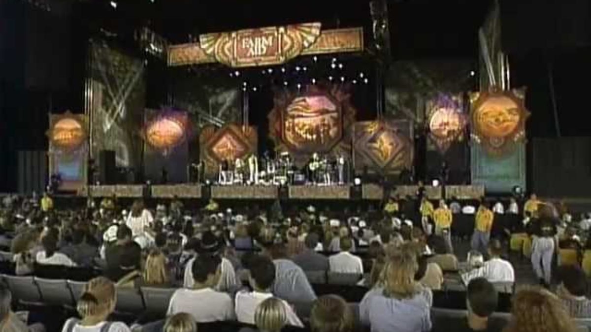 Billy Ray Cyrus - Achy Breaky Heart (Live at Farm Aid 1997)