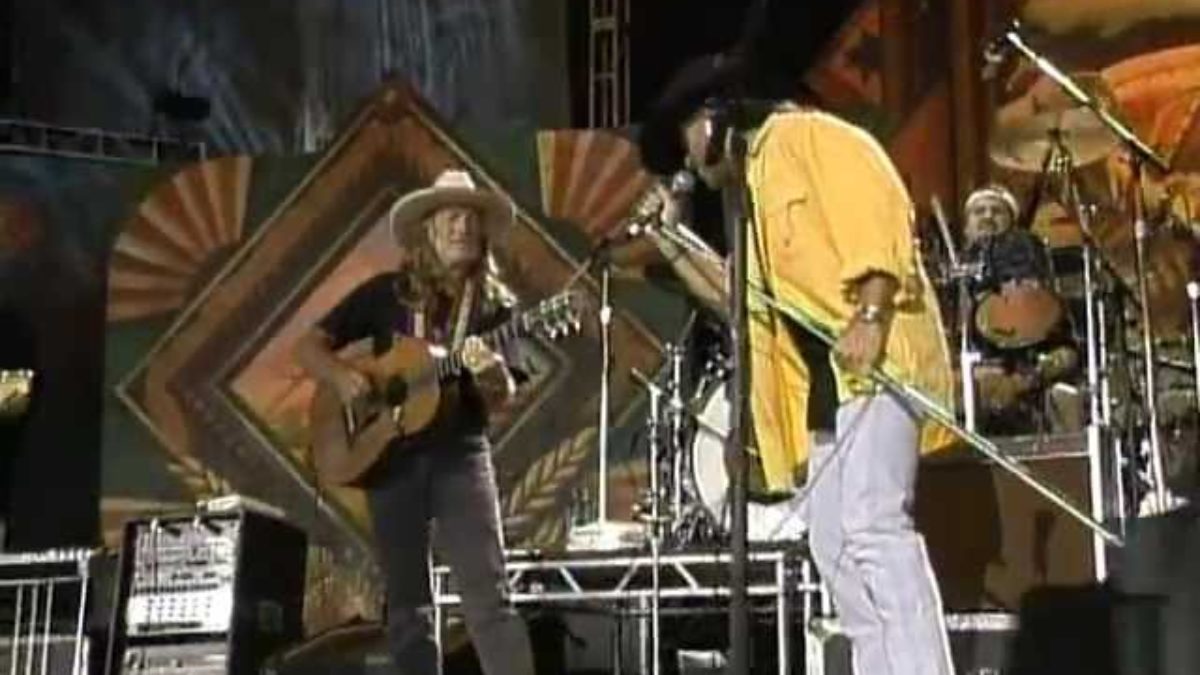 Billy Ray Cyrus with Willie Nelson - Tenntucky (Live at Farm Aid 1997)