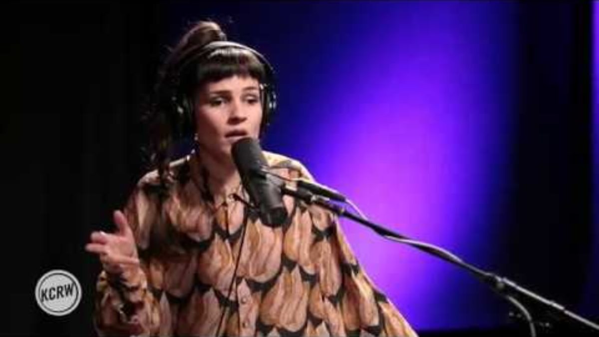 Buscabulla performing "Temporal" Live on KCRW