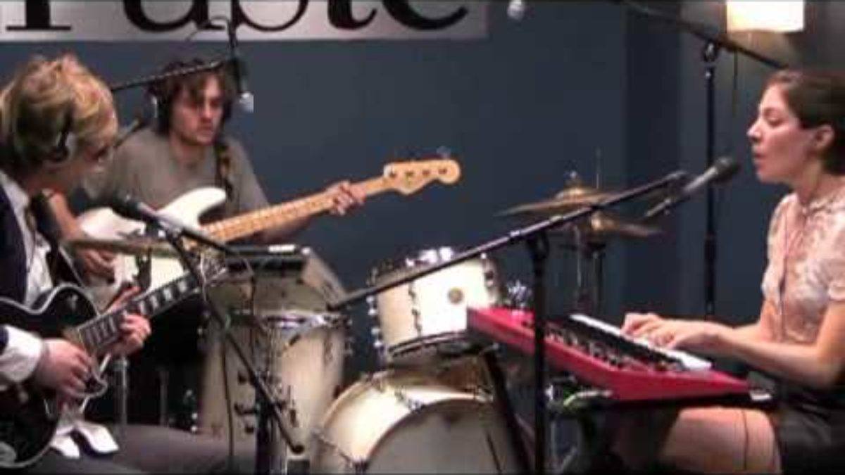 Chairlift "Bruises" Live at Paste