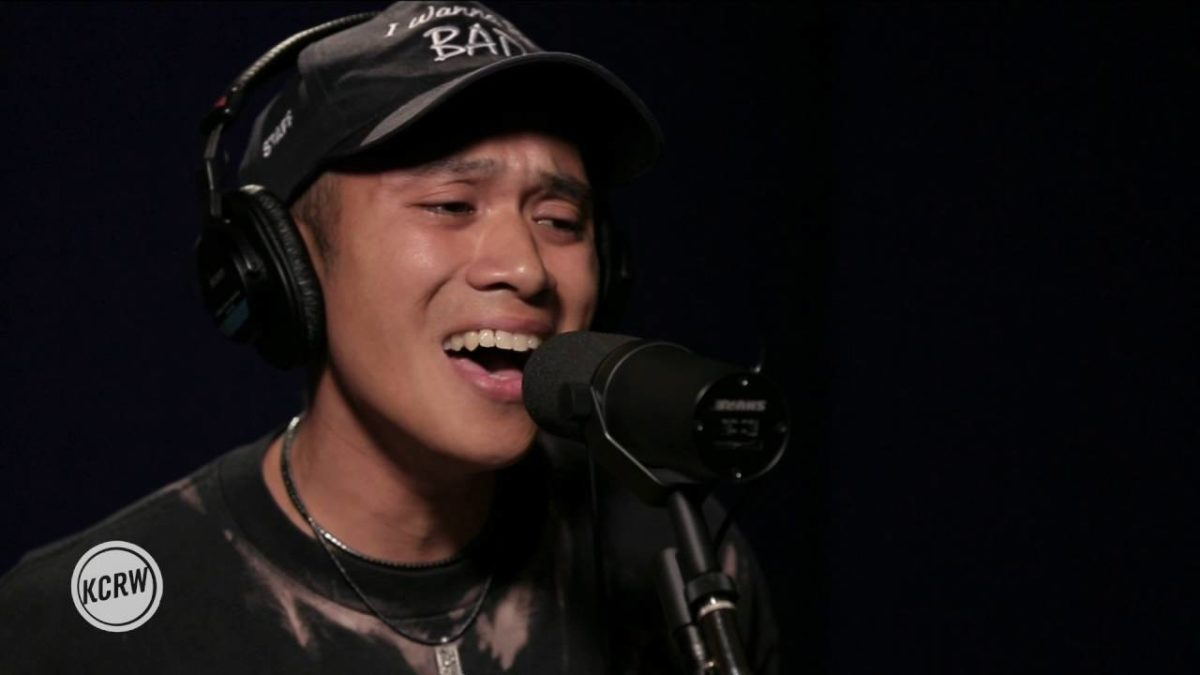 Classixx performing "Eyes On Me (feat. Harriet Brown)" Live on KCRW