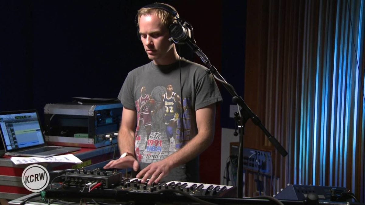 Classixx performing "Just Let Go (feat. How To Dress Well)" Live on KCRW