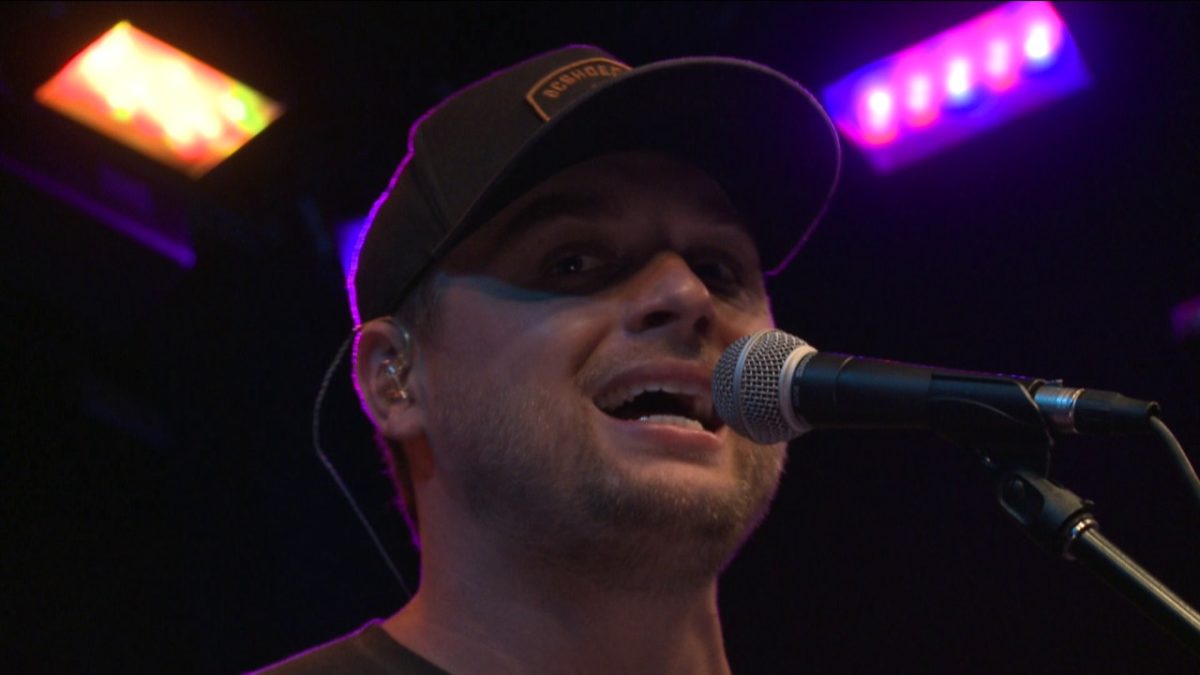 Cort Carpenter - Wrong Kinda Right (98.7 THE BULL)