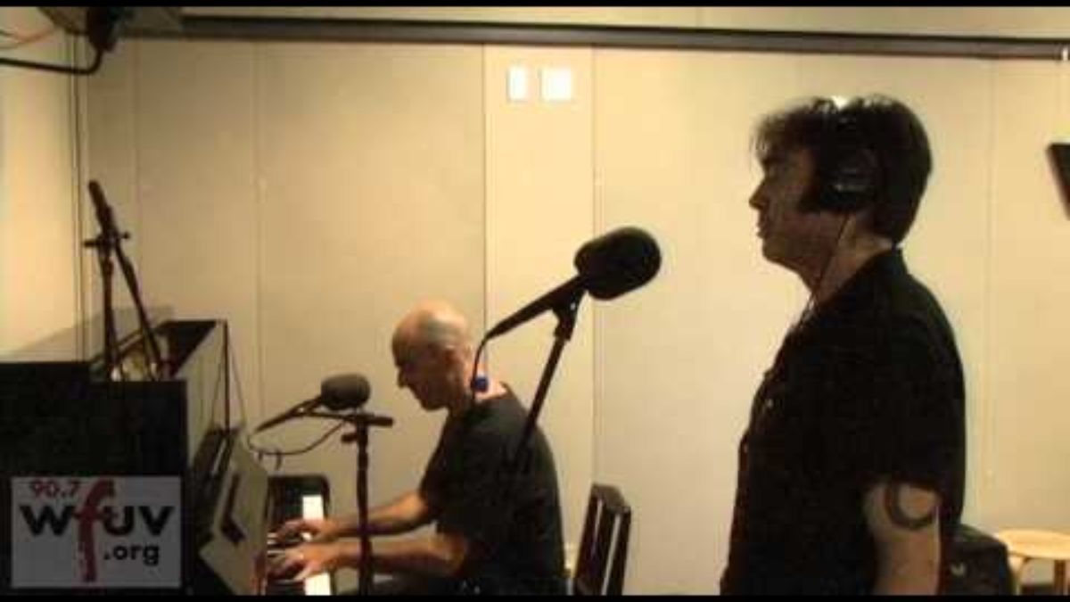 Crash Test Dummies - "Mmm Mmm Mmm Mmm" (Live at WFUV)